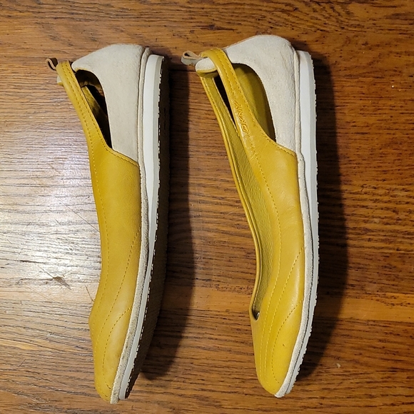 DKNY sz 7 yellow sneaker-flats - Picture 2 of 6